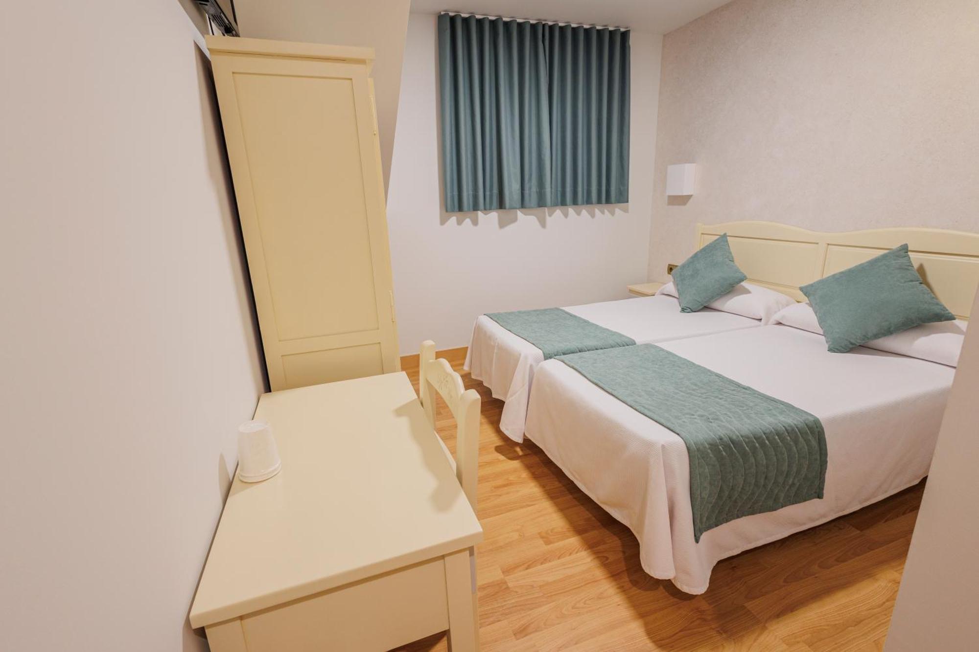 Hotel Pattaya Mocejon Bagian luar foto