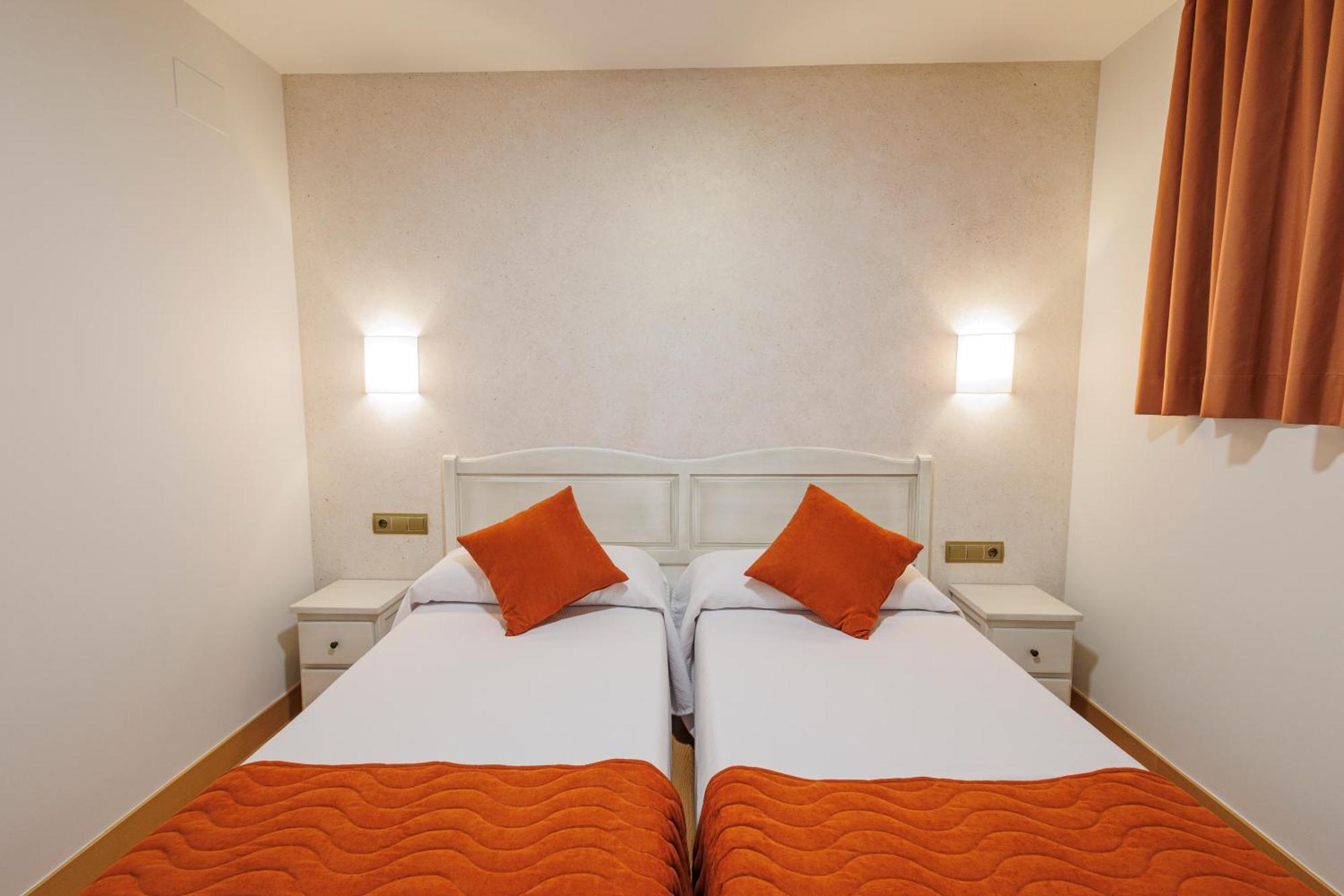Hotel Pattaya Mocejon Bagian luar foto