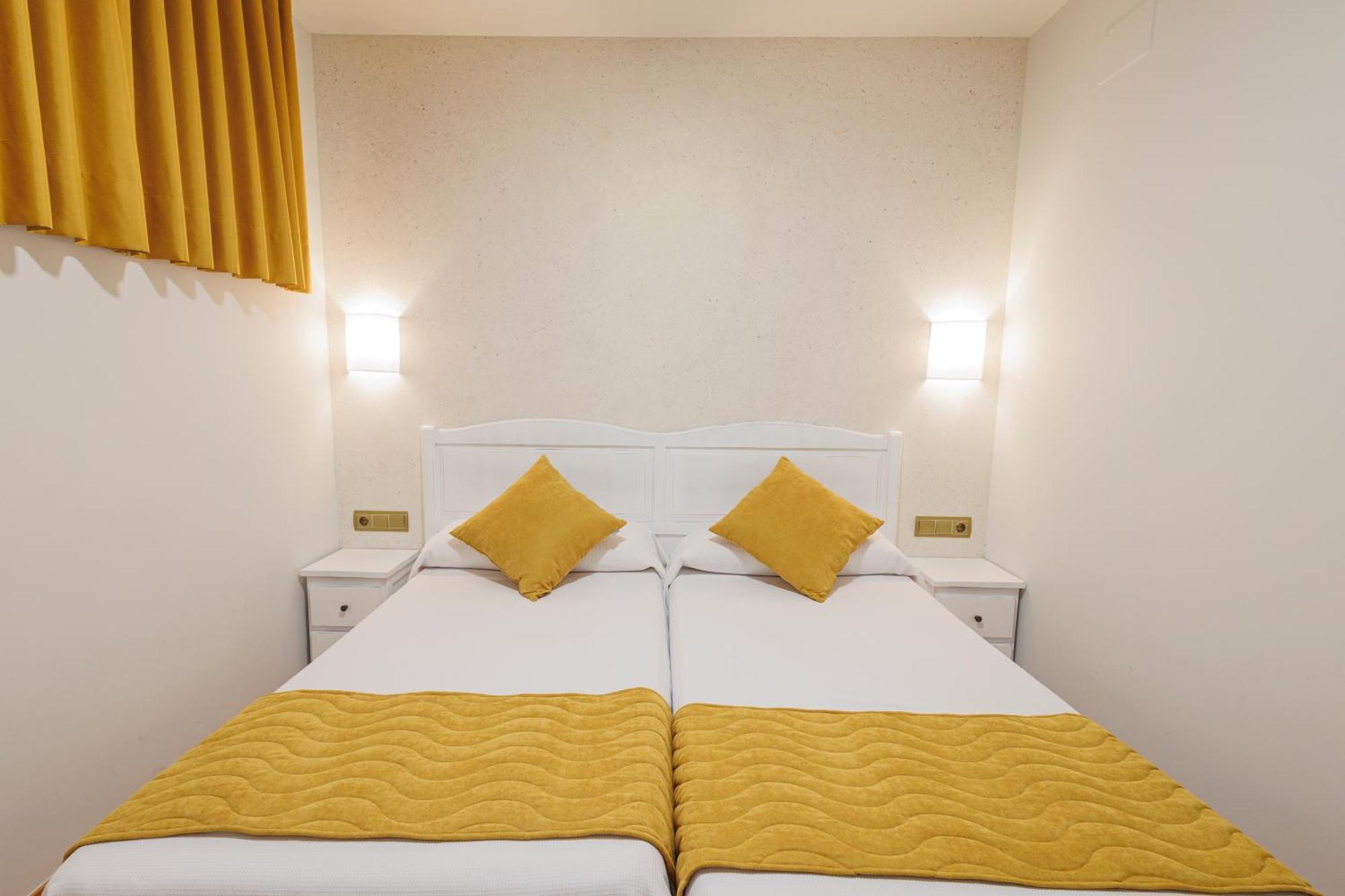 Hotel Pattaya Mocejon Bagian luar foto